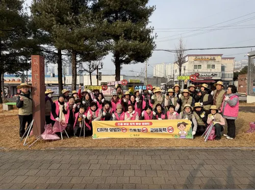 화순군 여성친화도시 참여단, 설맞이 환경정화·신종여성폭력 예방 캠페인