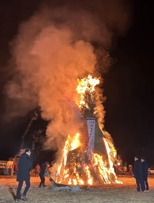 화순군, 정월대보름 달집태우기로 군민 화합과 풍년 기원
